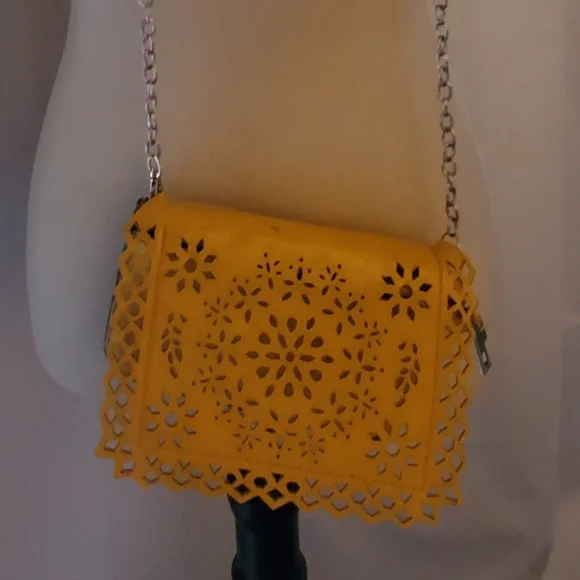 Yellow mandela style Long chain purse - Picture 2 of 6